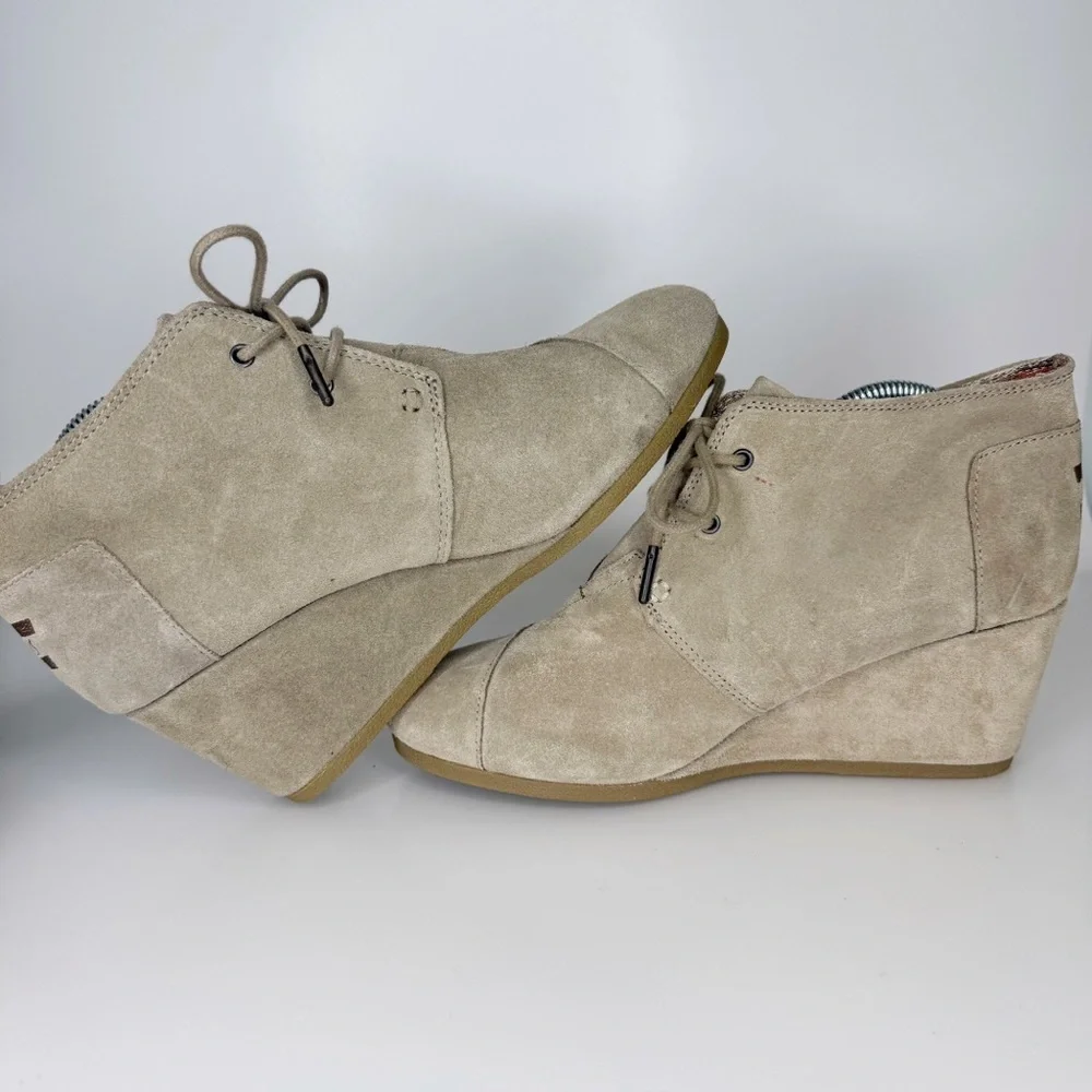 Toms Beige Suede Desert Wedge Lace Up Ankle Boot Women’s 11